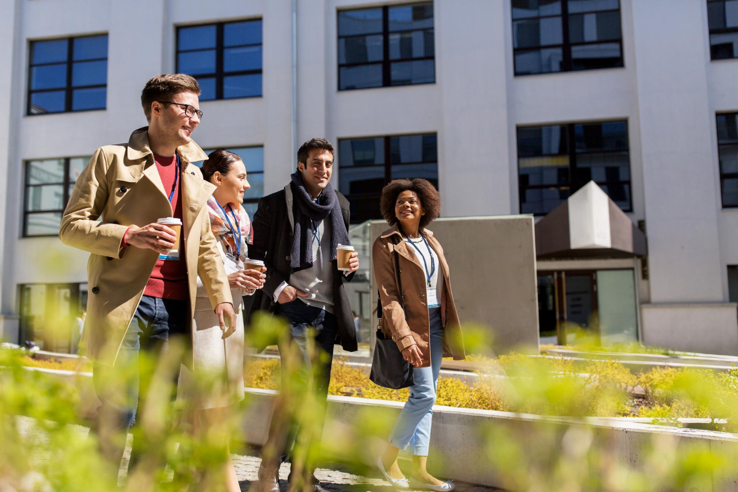Étudiants sur un campus universitaire